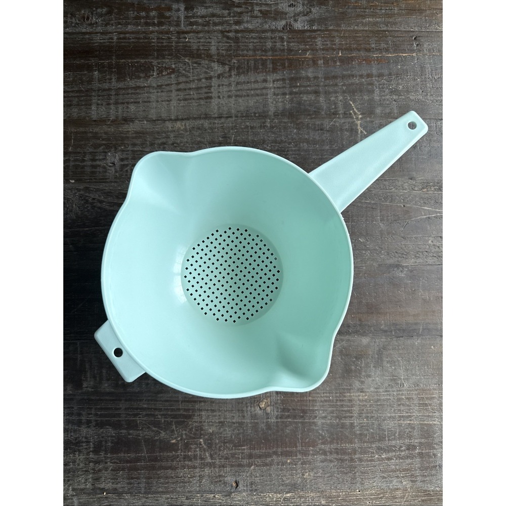 Tupperware LARGE Colander/Strainer-2 qt Aqua Mint Green #1523 with Handle